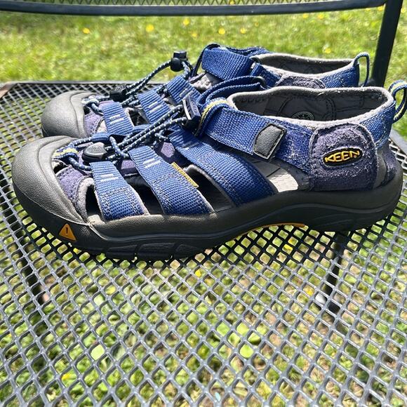 Keen Newport H2 sandals hiking water size 4 boys - Picture 3 of 7
